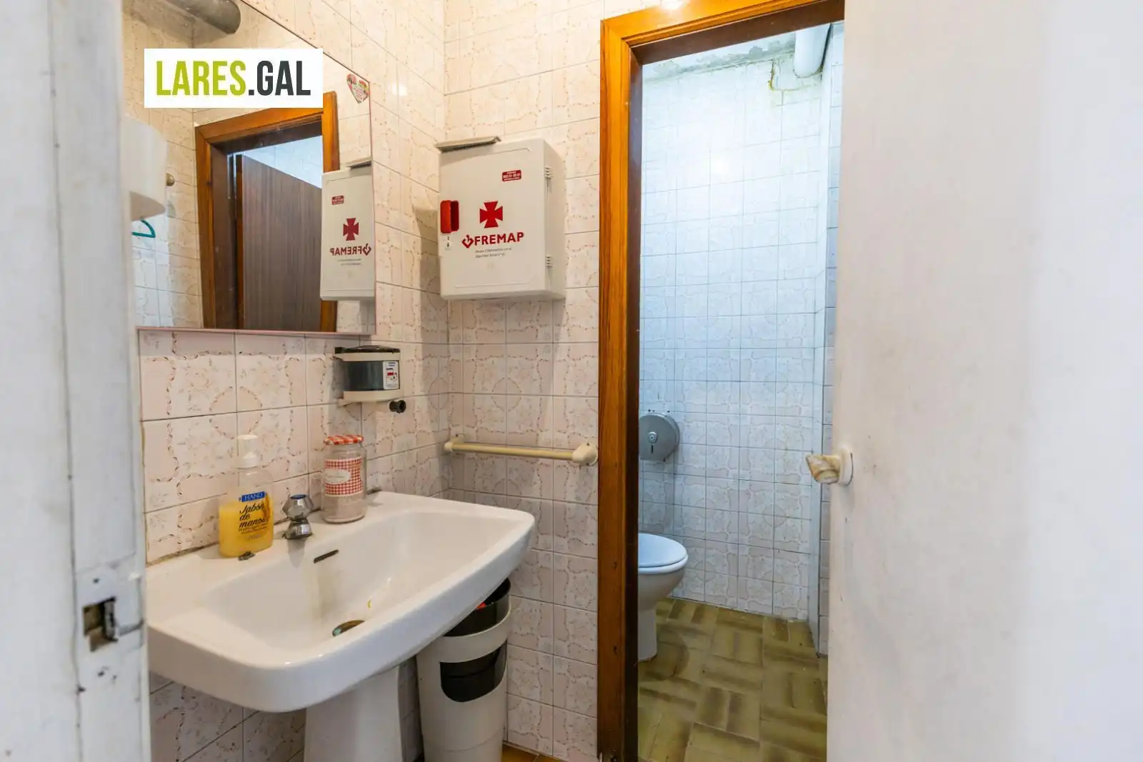Badezimmer von Geschaftsraum zur Miete in Cangas 