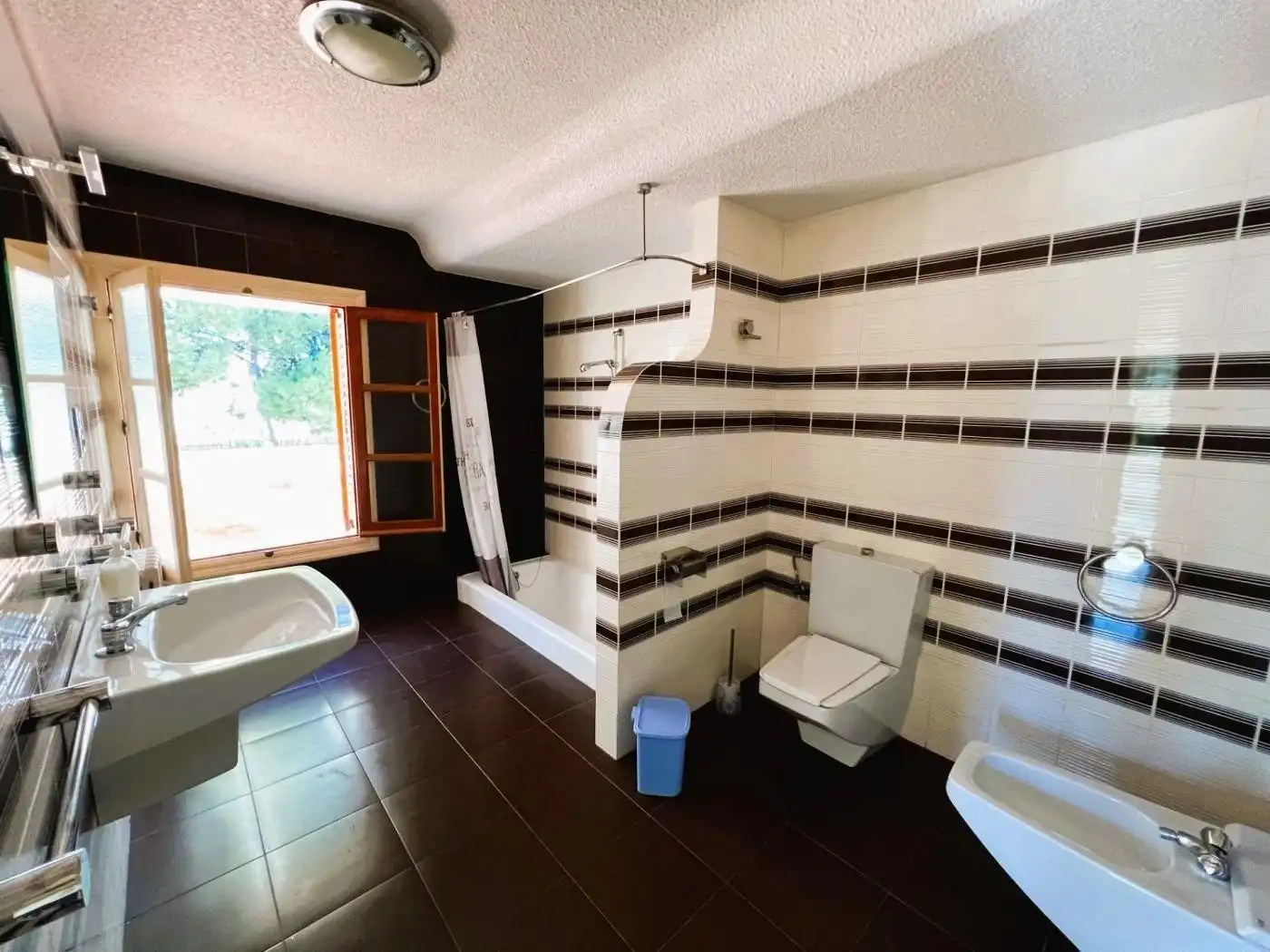Badezimmer von Country house zum Verkauf in Novelda mit Klimaanlage, Heizung und Privatgarten
