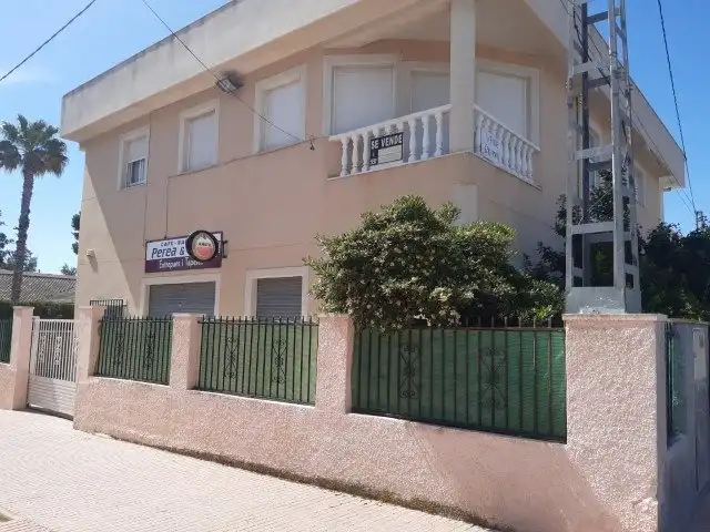Casa amb terrassa en venda a Monóvar  / Monòver