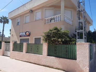Casa con balcón en venta en Monóvar  / Monòver