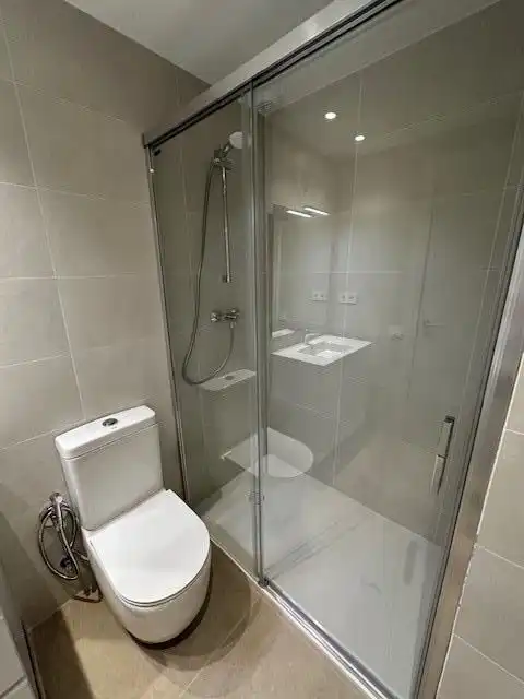 Baño de Piso de alquiler en Badalona con Calefacción y Balcón