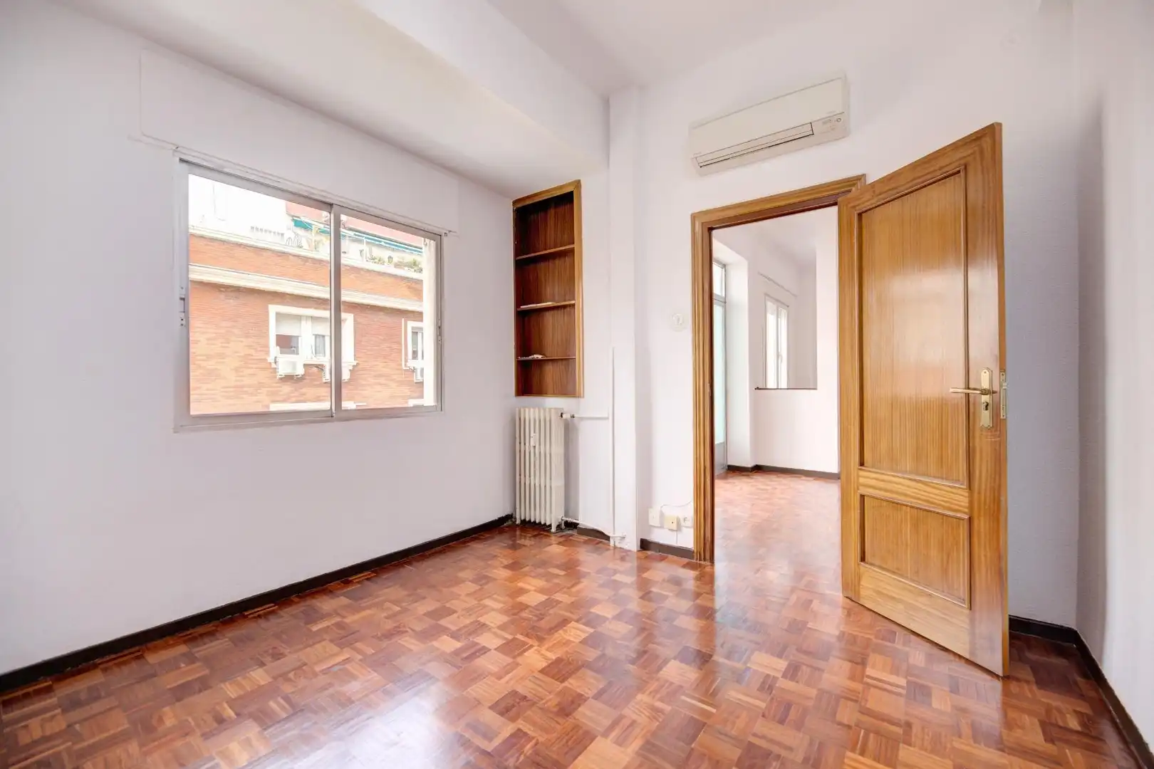 Dormitori de Pis de lloguer en Madrid amb Aire condicionat, Calefacció i Parquet