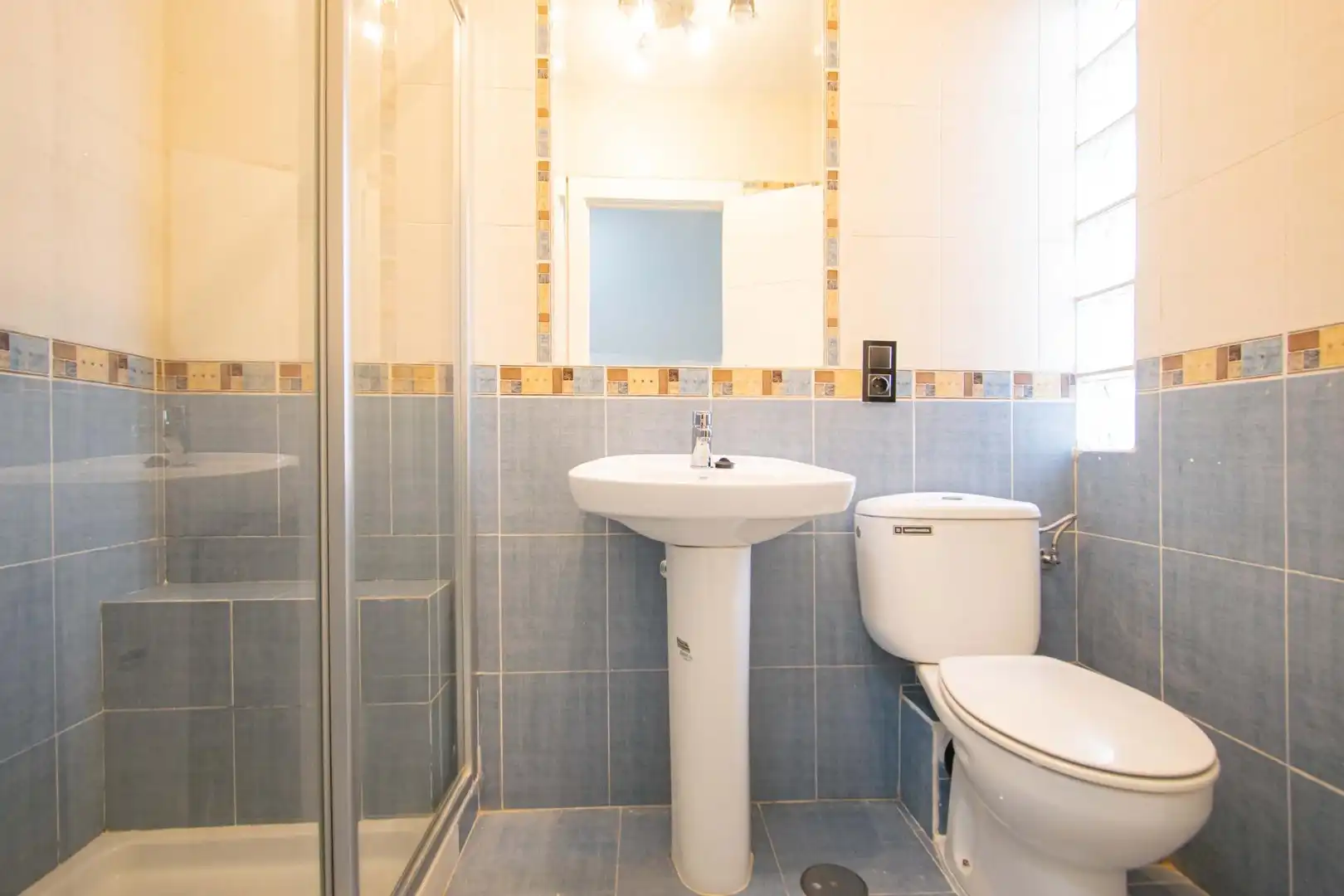 Baño de Casa o chalet en venta en Sevilla con Aire acondicionado, Calefacción y Terraza