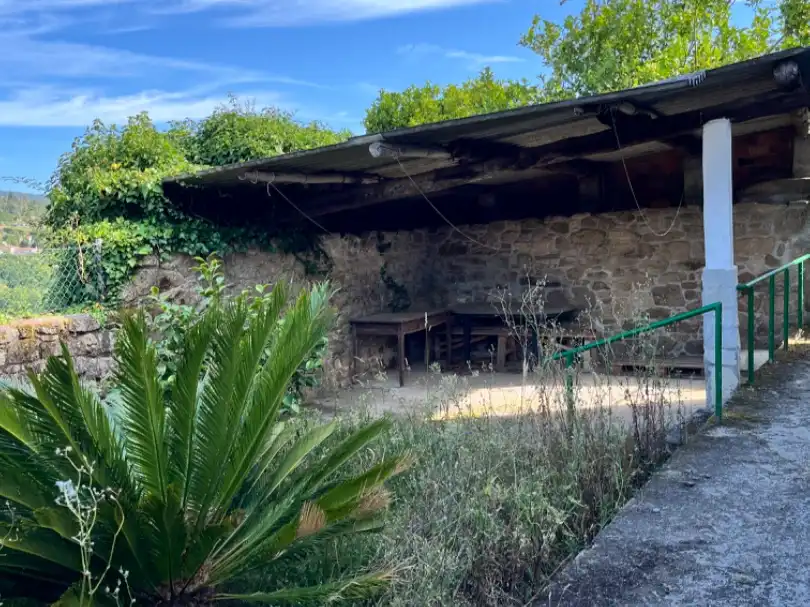 Casa amb jardí en venda a Saians 1