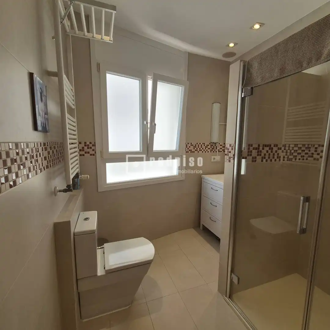 Bathroom of Flat for rent in Sevilla  with Air Conditioner, Terrace and Storage room