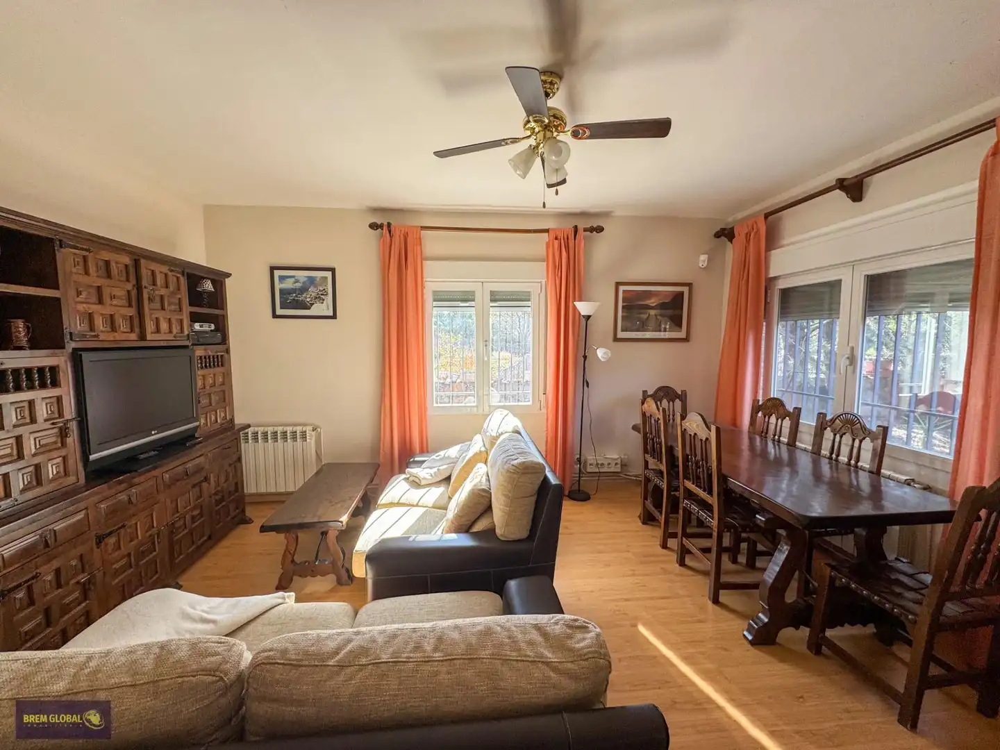 Sala d'estar de Casa o xalet en venda en La Cabrera amb Jardí privat, Terrassa i Traster