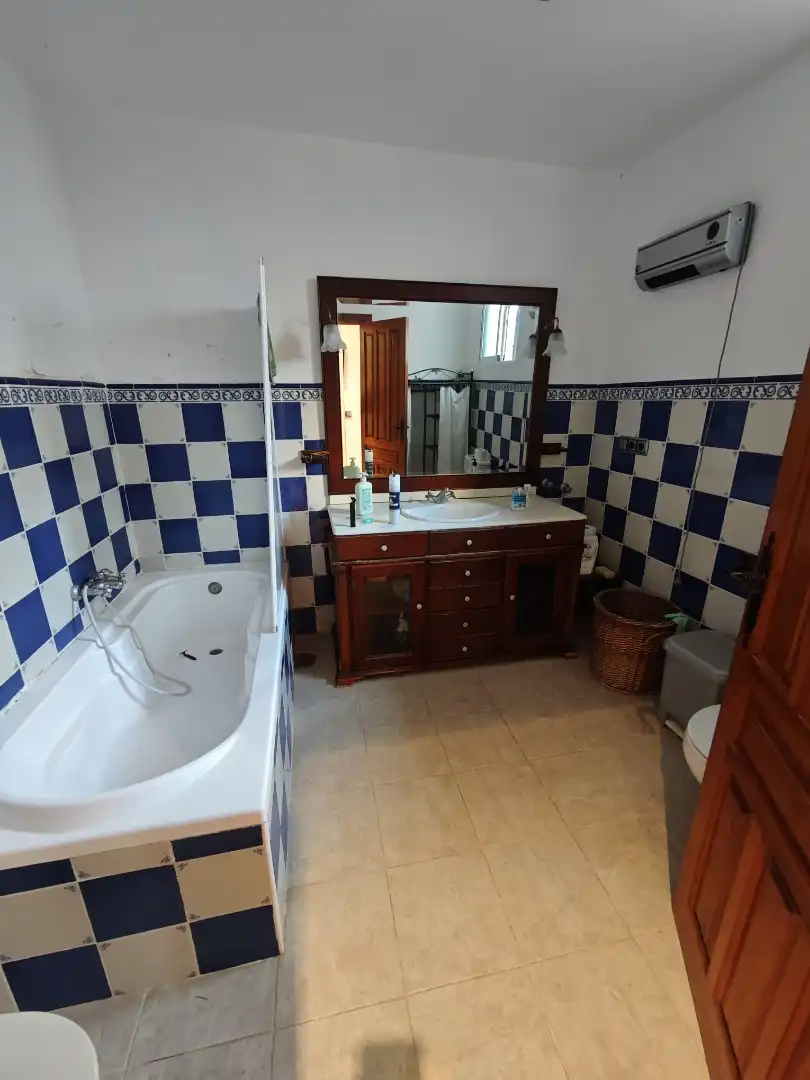 Baño de Casa o chalet en venta en Alicante / Alacant con Aire acondicionado, Calefacción y Jardín privado