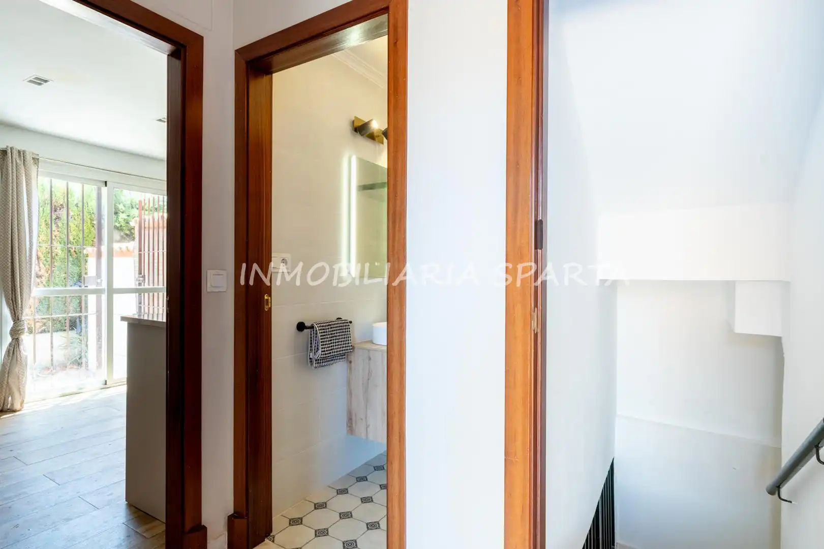 Bany de Casa adosada en venda en Espartinas amb Aire condicionat, Jardí privat i Forn