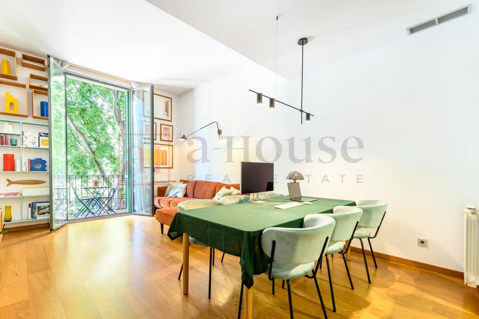 Piso con terraza en venta en Carrer de Girona, imagen 2