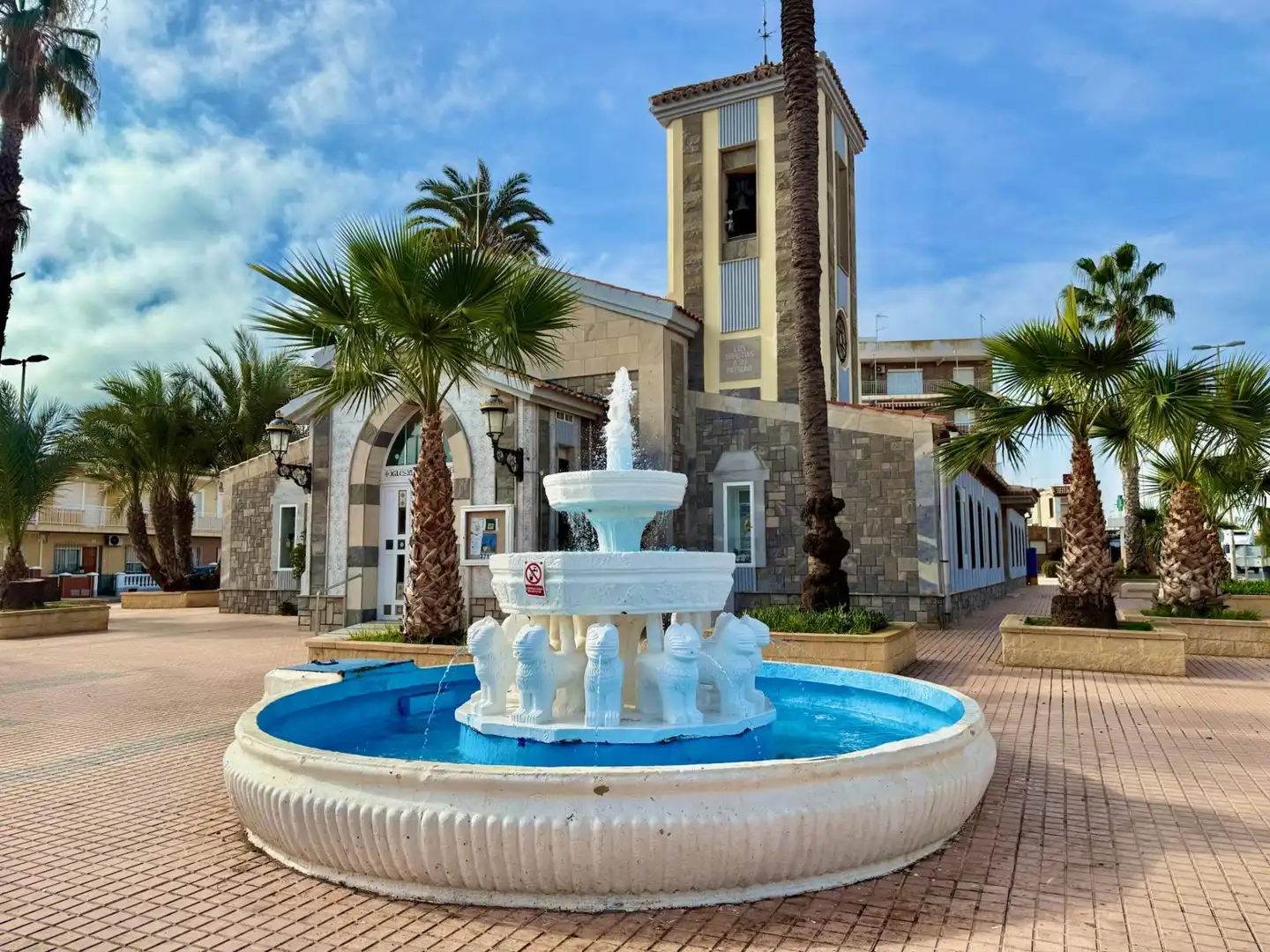Vista exterior de Casa adosada en venda en Cartagena amb Jardí privat, Terrassa i Traster