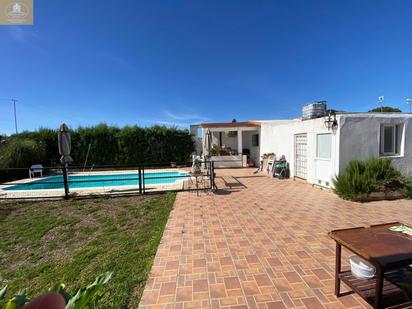 Piscina de Casa o xalet en venda en Pilas amb Aire condicionat, Terrassa i Piscina