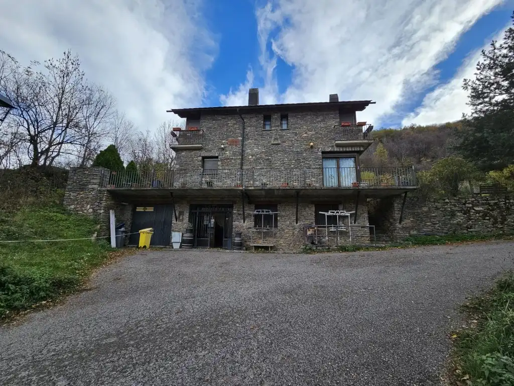 Casa o chalet en venta en Calle Nucleo De Altron, Sort
