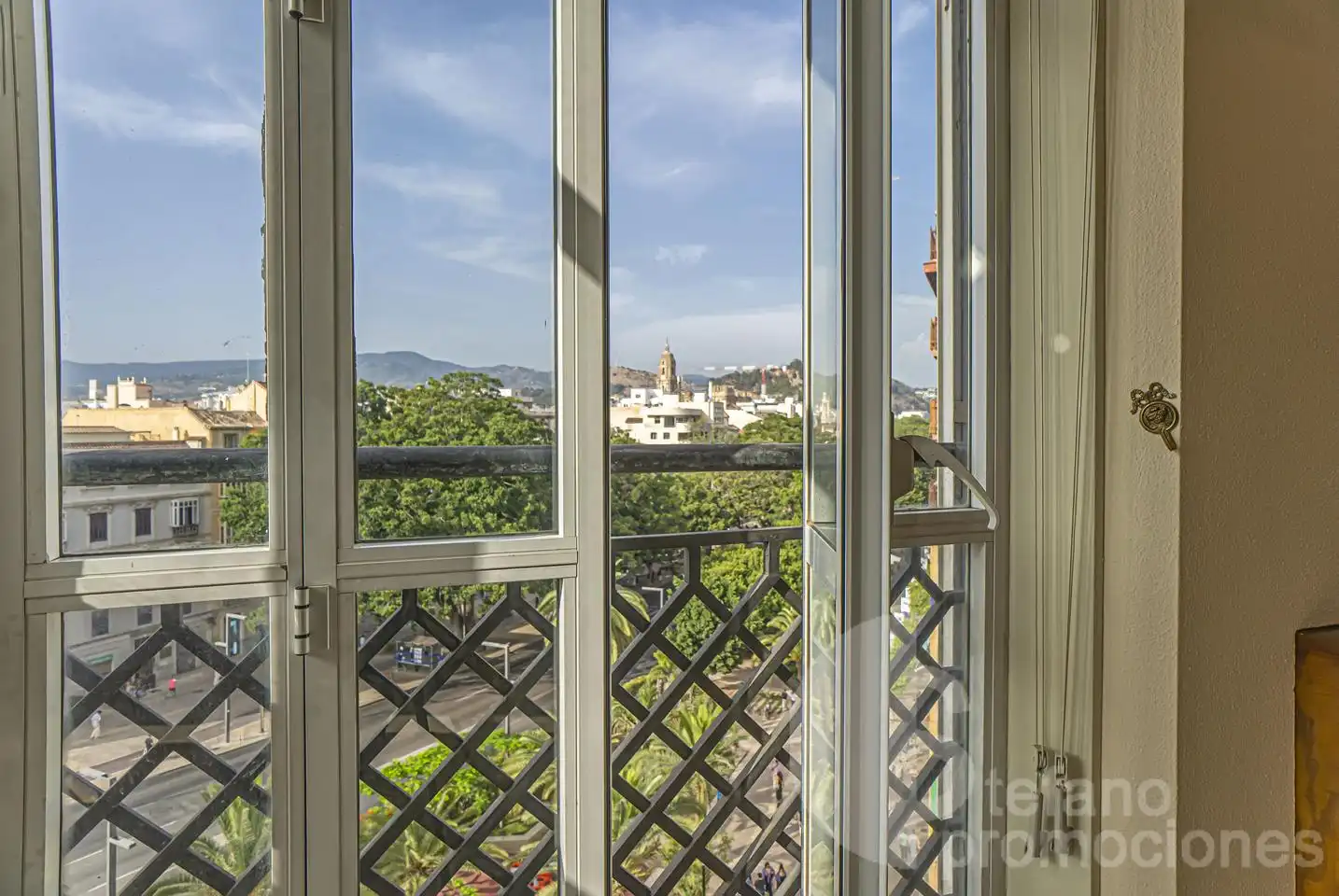 Piso con ascensor en venta en Alameda de Colón, imagen 5