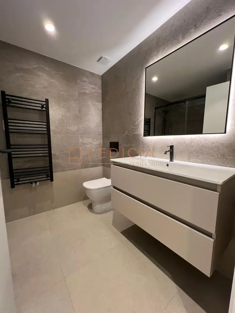 Flat with lift for sale in Sanjurjo Badía, imagen 27