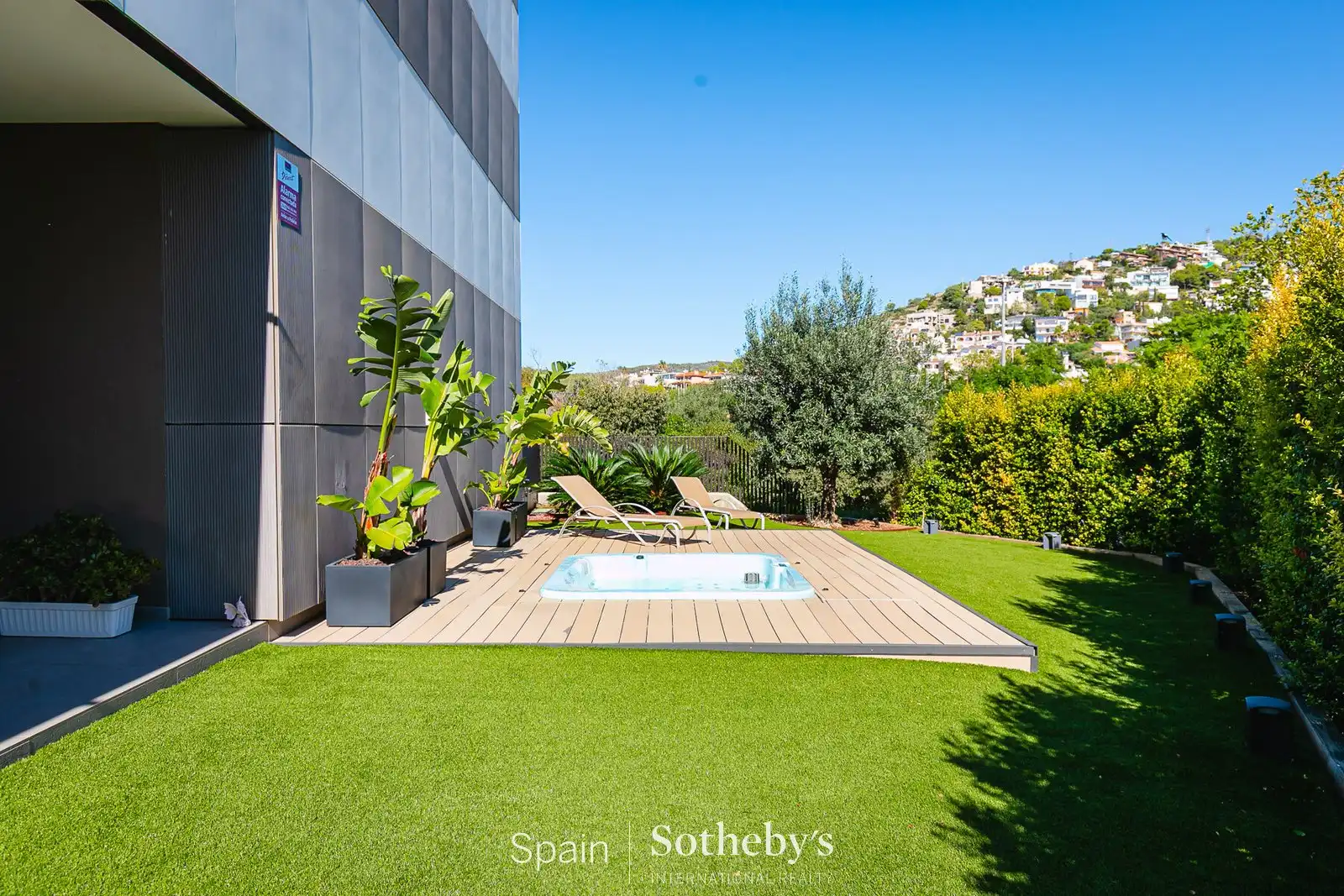 Terrassa de Apartament en venda en Sitges amb Aire condicionat, Jardí privat i Jacuzzi