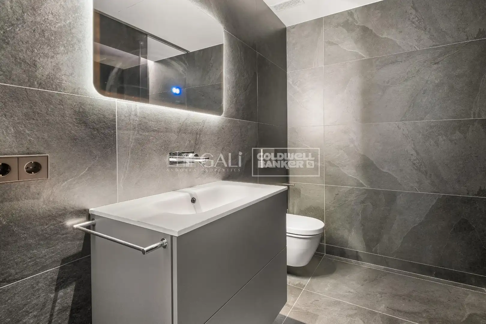 Badezimmer von Wohnung zum Verkauf in Andorra la Vella mit Klimaanlage, Heizung und Terrasse
