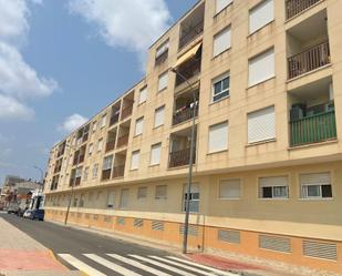 Außenansicht von Wohnungen zum verkauf in Albatera mit Klimaanlage und Balkon