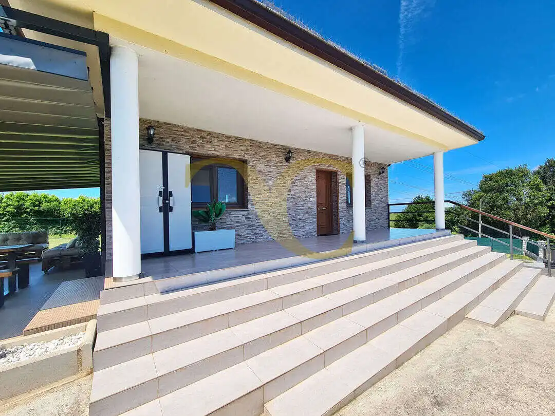 Terrassa de Casa o xalet en venda en Gijón  amb Calefacció, Jardí privat i Terrassa