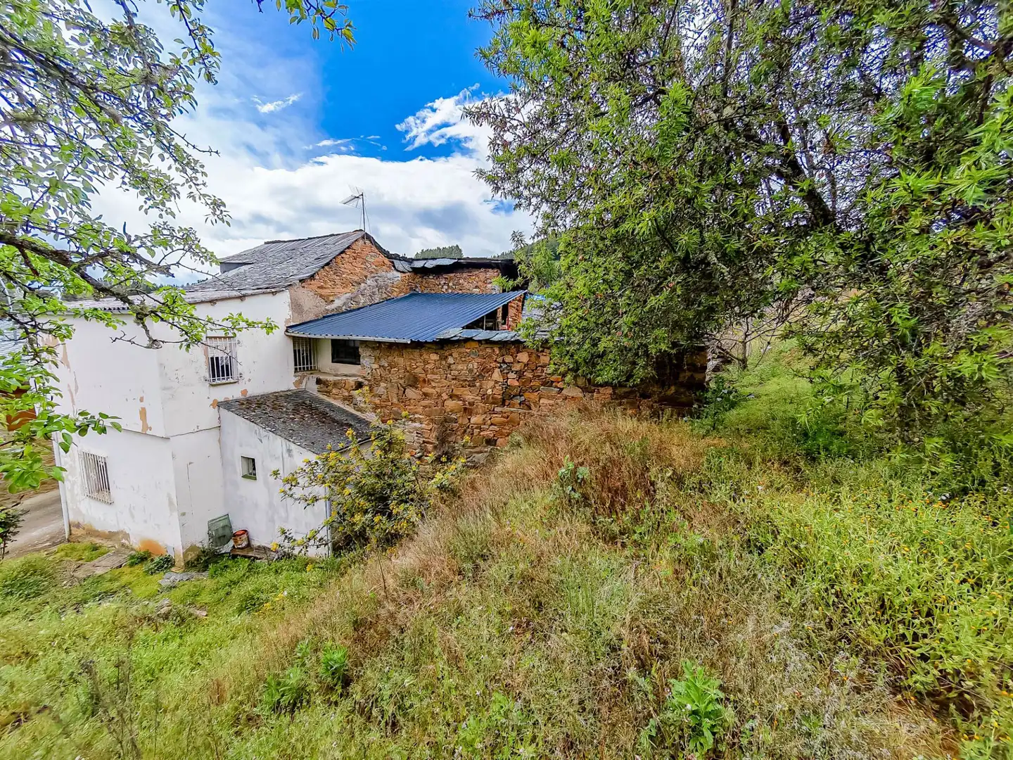 Vista exterior de Casa o chalet en venta en Arganza con Calefacción