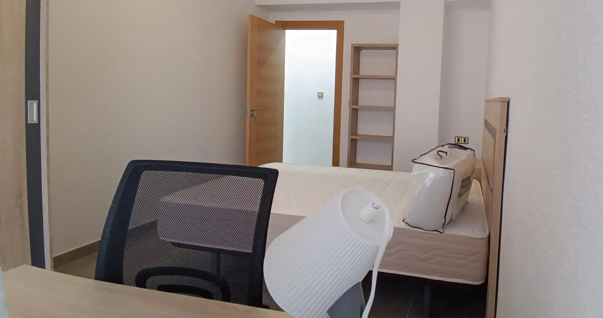 Habitación de Piso para compartir en Granada con Aire acondicionado, Terraza y Amueblado