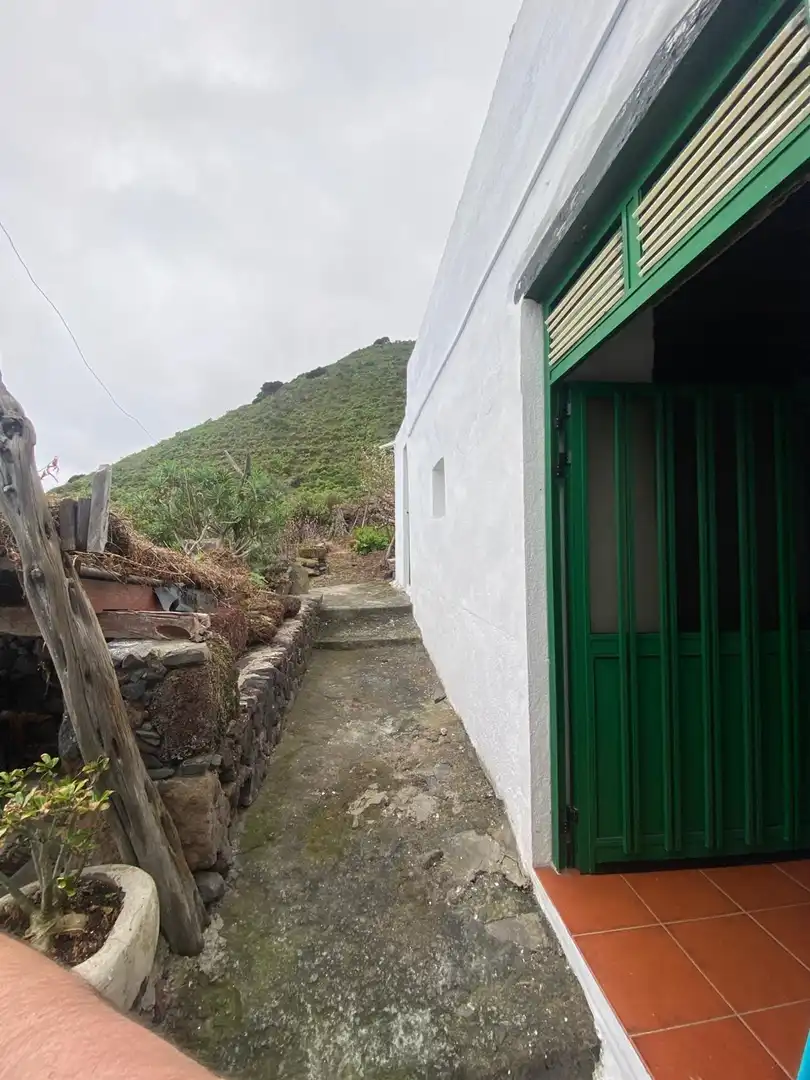 Vista exterior de Casa o xalet en venda en Frontera amb Jardí privat