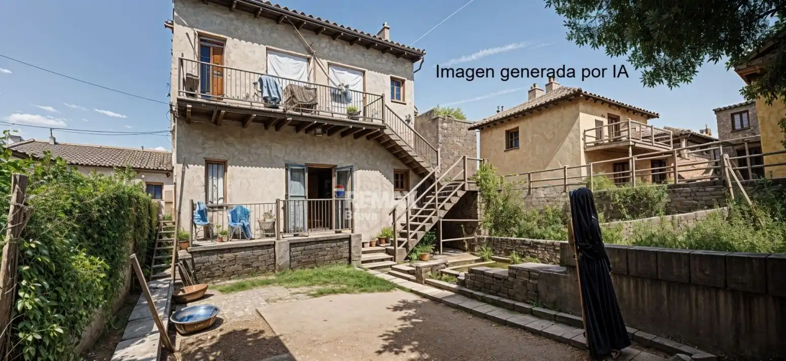 Vista exterior de Casa o xalet en venda en Olot amb Calefacció, Jardí privat i Terrassa