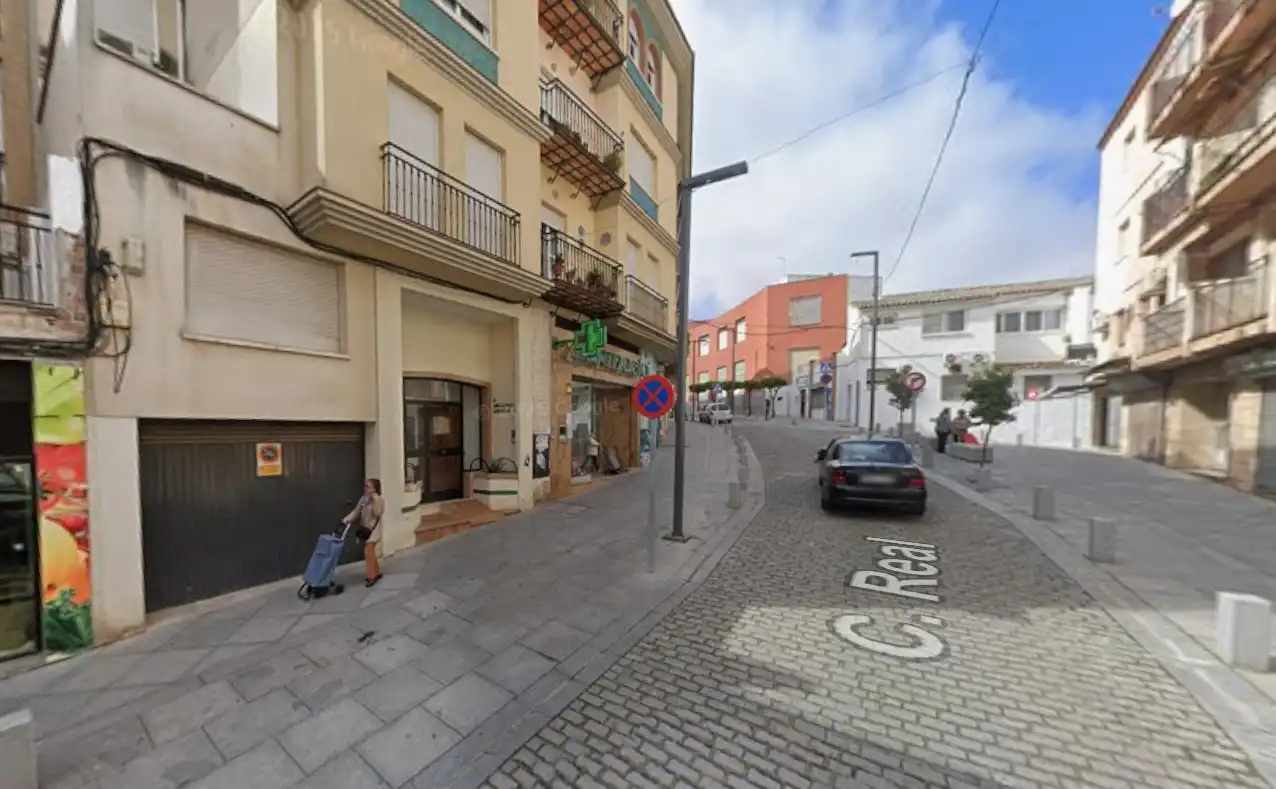 Aparcament amb ascensor en venda a Calle Real 4