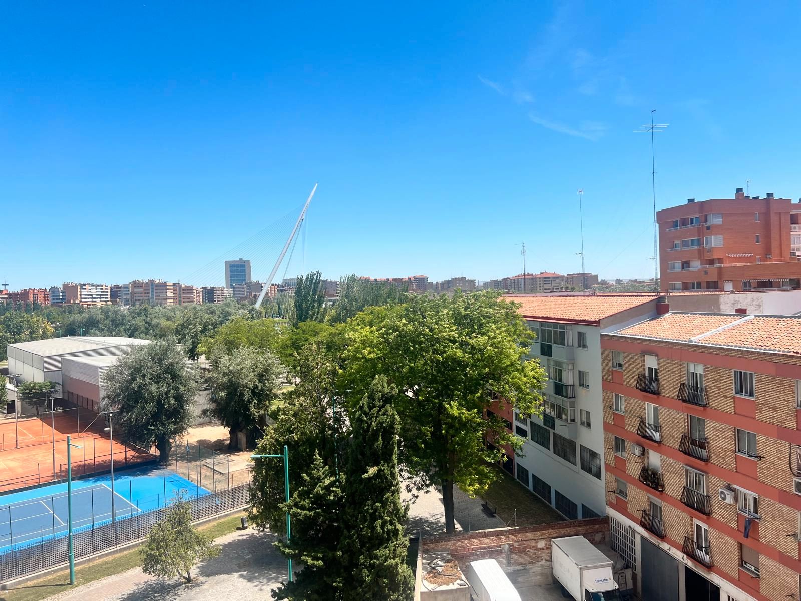 Dormitori de Pis en venda en  Zaragoza Capital amb Calefacció i Balcó