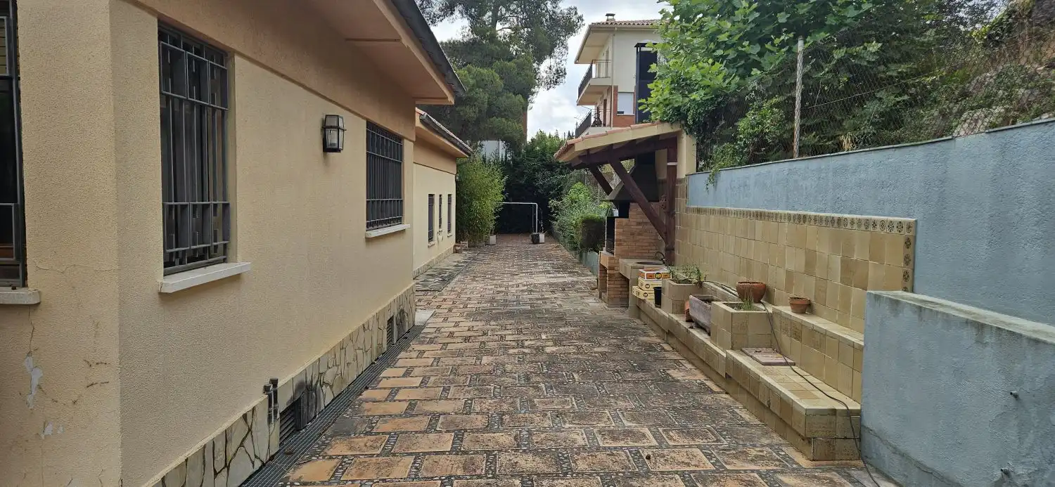 Vista exterior de Casa o xalet en venda en Corbera de Llobregat amb Aire condicionat i Calefacció