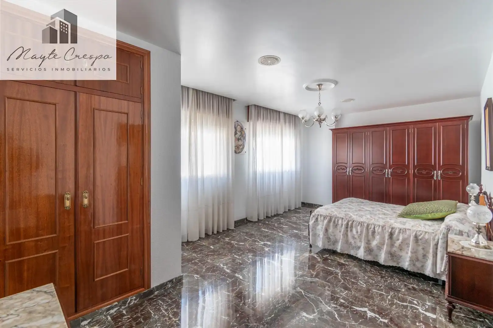 Habitación de Casa adosada en venta en Jun con Terraza, Amueblado y Alarma