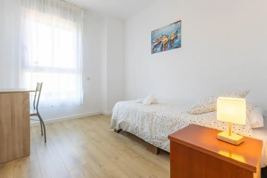 Habitación de Piso de alquiler en Santa Cruz de Bezana con Calefacción, Amueblado y Balcón