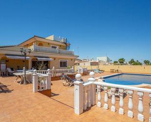 Swimming pool of House or chalet for sale in Torrevieja  with Air Conditioner, Private garden and Parquet flooring