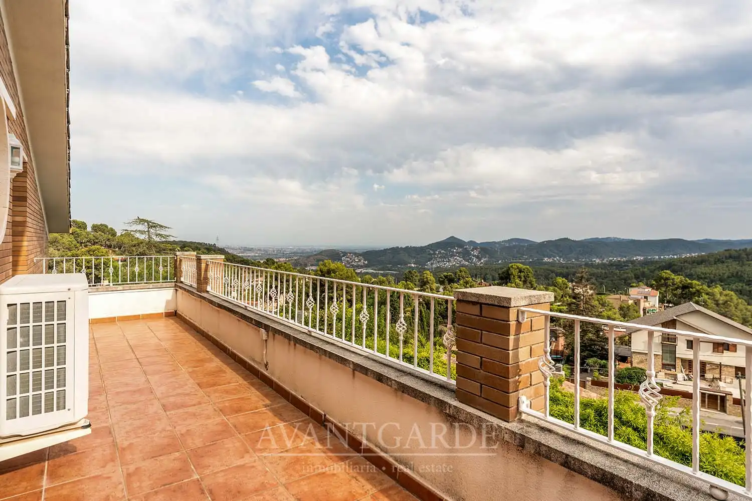Terrassa de Casa o xalet en venda en Pallejà amb Aire condicionat, Calefacció i Jardí privat