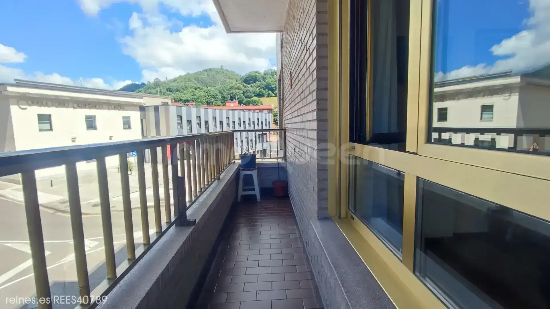 Terrassa de Pis en venda en Mieres (Asturias) amb Calefacció, Terrassa i Moblat