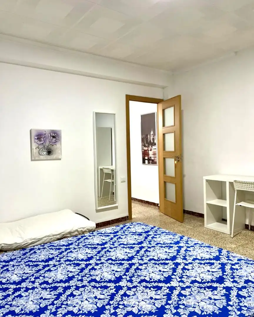 Schlafzimmer von Wohnung zur untervermieten in Valencia mit Klimaanlage, Ofen und Waschmaschine
