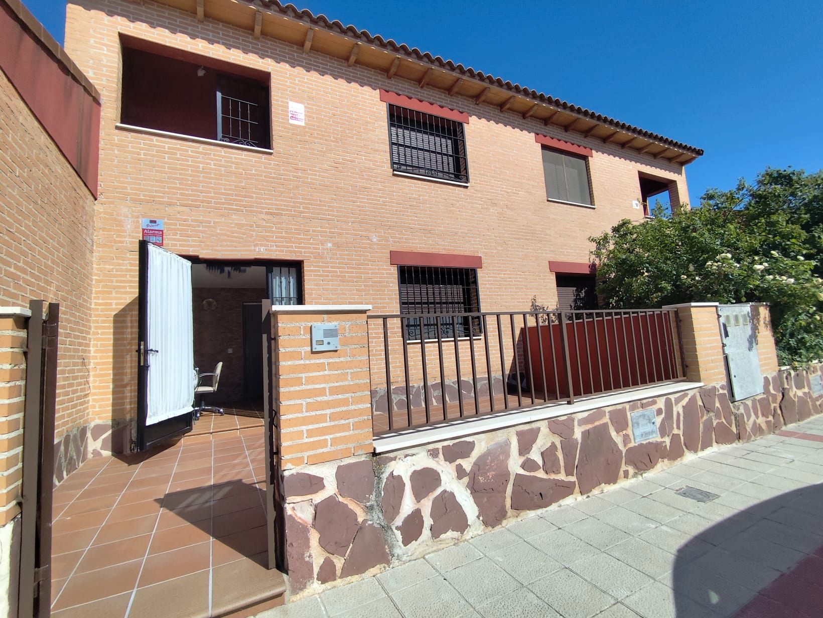 Exterior view of House or chalet for sale in Lominchar  with Air Conditioner, Heating and Terrace