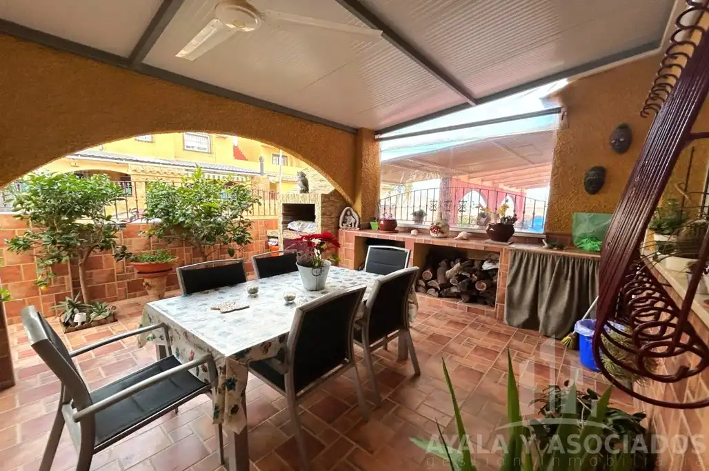 Casa adosada en venta en La Magdalena - Molinos Marfagones