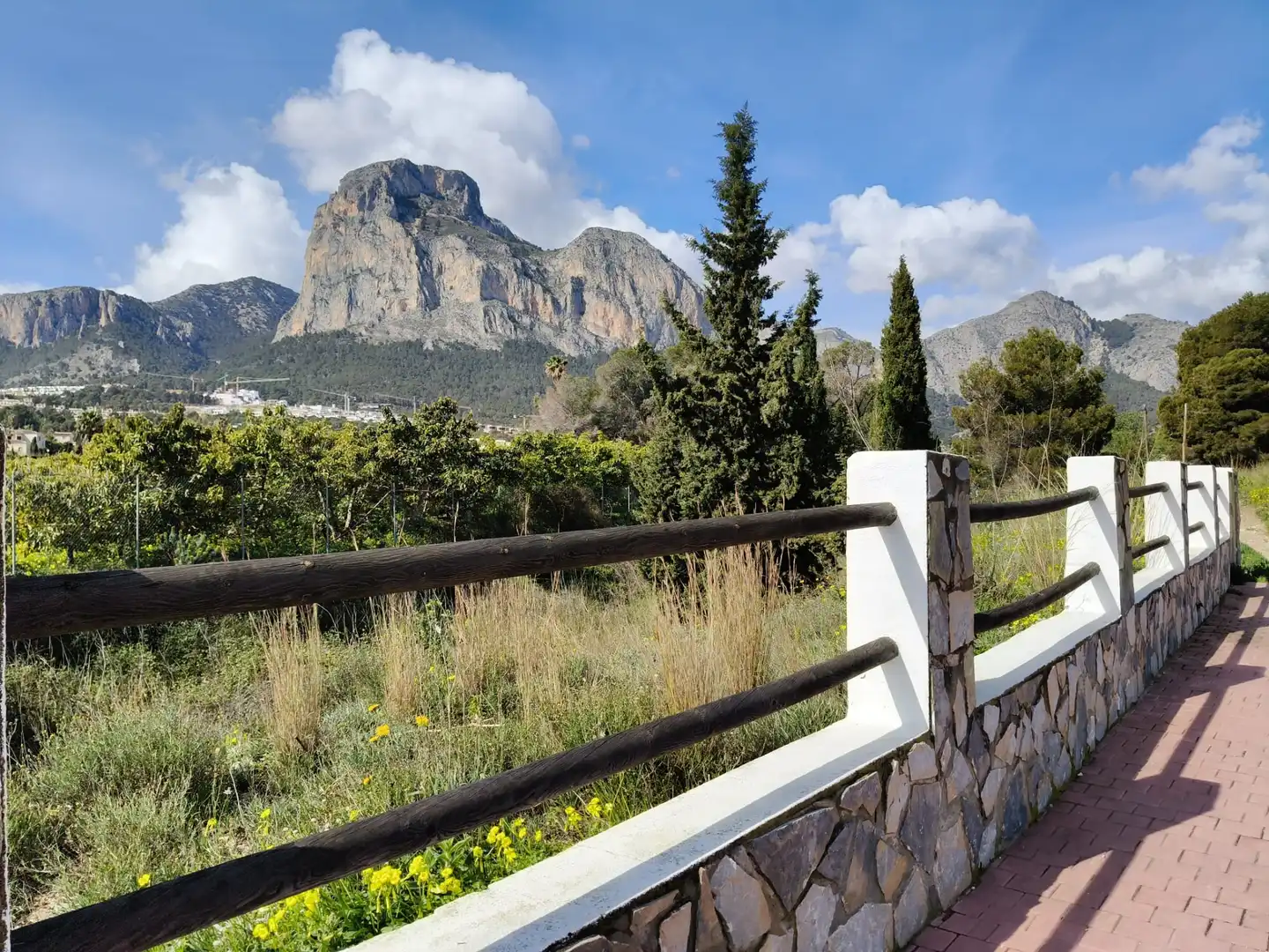 Vista exterior de Piso en venta en Polop con Aire acondicionado, Trastero y Horno