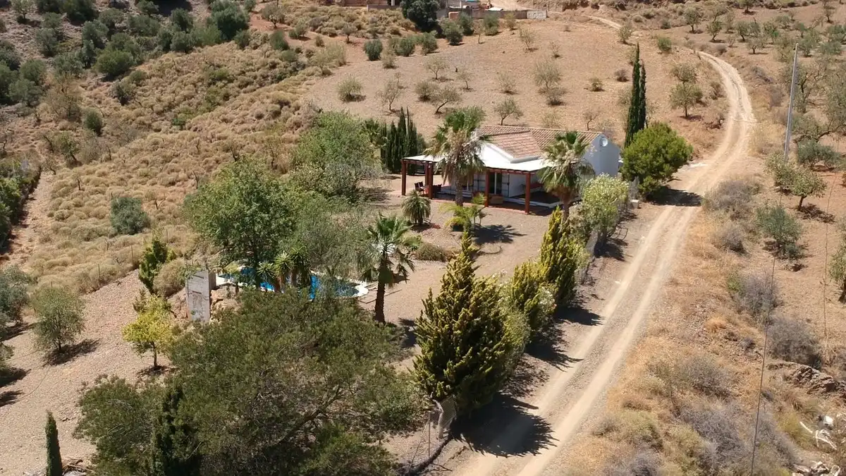 Vista exterior de Finca rústica en venda en Tolox amb Jardí privat, Terrassa i Piscina