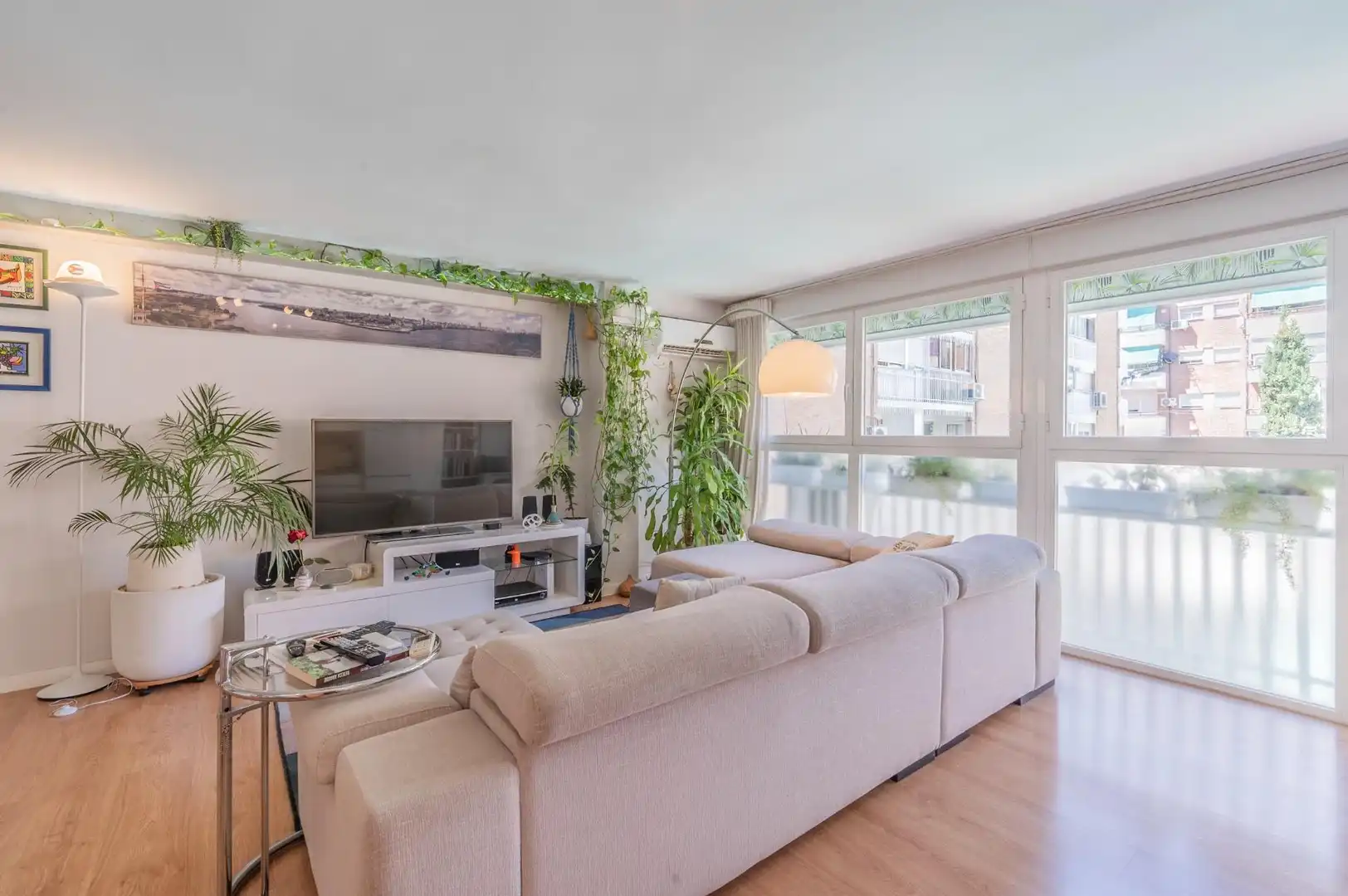 Sala d'estar de Pis en venda en Madrid amb Aire condicionat, Calefacció i Jardí privat