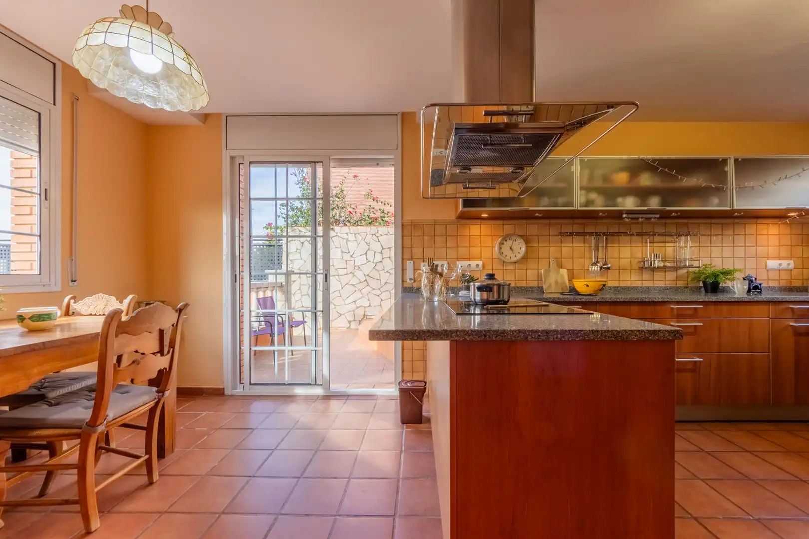 Chalet con terraza en venta en Carrer dels Pirineus, imagen 15