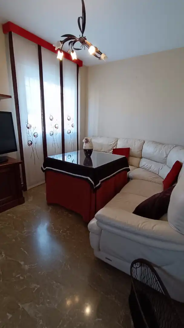 Habitación de Casa adosada de alquiler en La Zubia con Amueblado, Horno y Lavadora