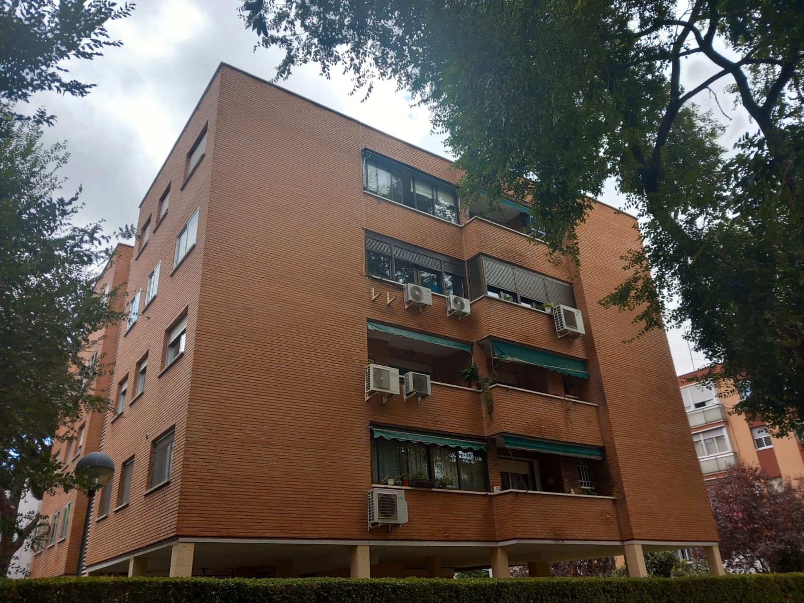 Vista exterior de Pis en venda en Coslada amb Calefacció, Terrassa i Traster