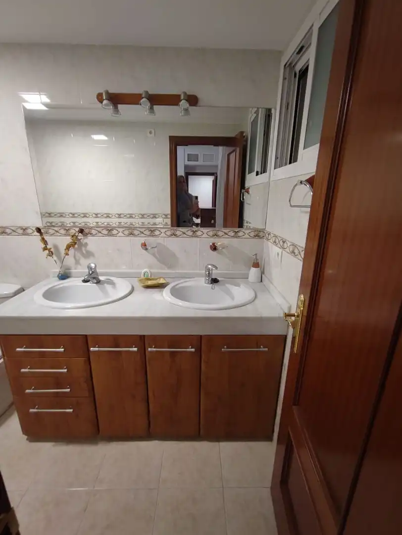 Baño de Piso de alquiler en Sevilla con Aire acondicionado, Calefacción y Horno