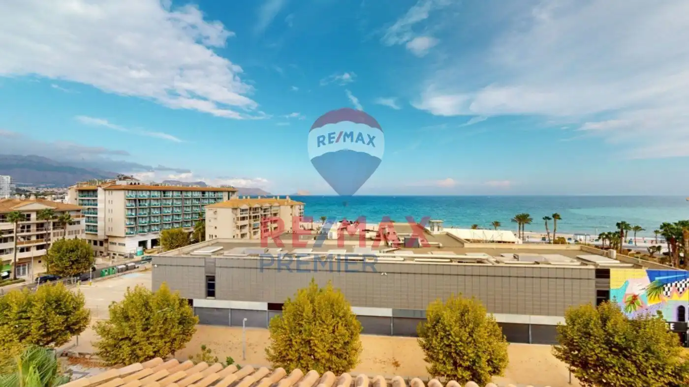 Vista exterior de Ático en venta en L'Alfàs del Pi con Aire acondicionado, Calefacción y Jardín privado