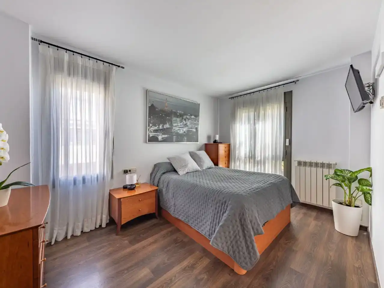 Dormitori de Casa adosada en venda en Vilanova del Vallès amb Aire condicionat i Piscina