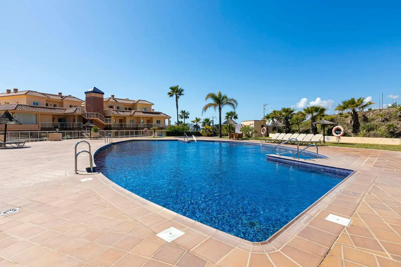 Piscina de Planta baixa en venda en Mijas amb Aire condicionat, Jardí privat i Terrassa
