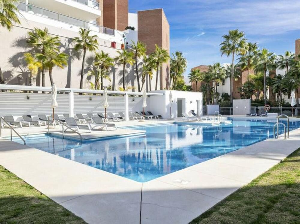Piscina de Planta baixa de lloguer en Benahavís amb Aire condicionat, Jardí privat i Terrassa