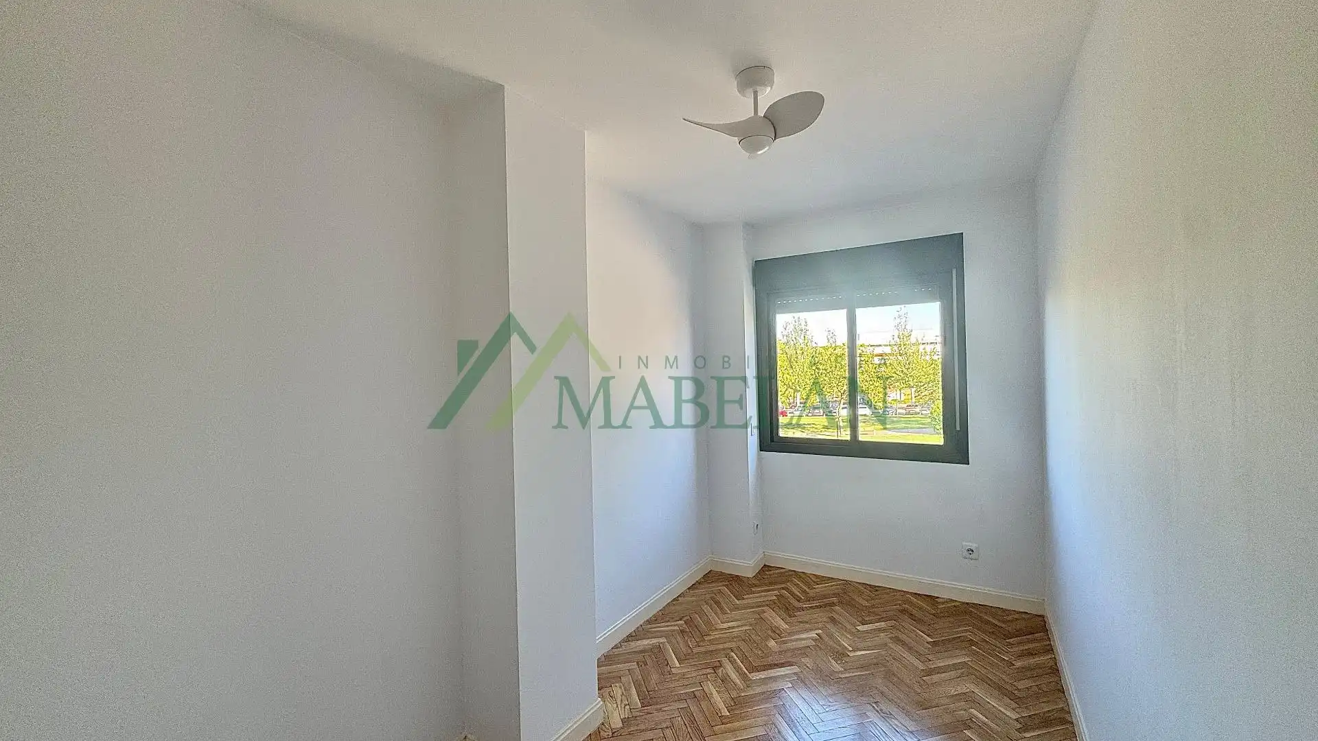 Habitación de Piso de alquiler en Las Rozas de Madrid con Calefacción, Parquet y Piscina comunitaria