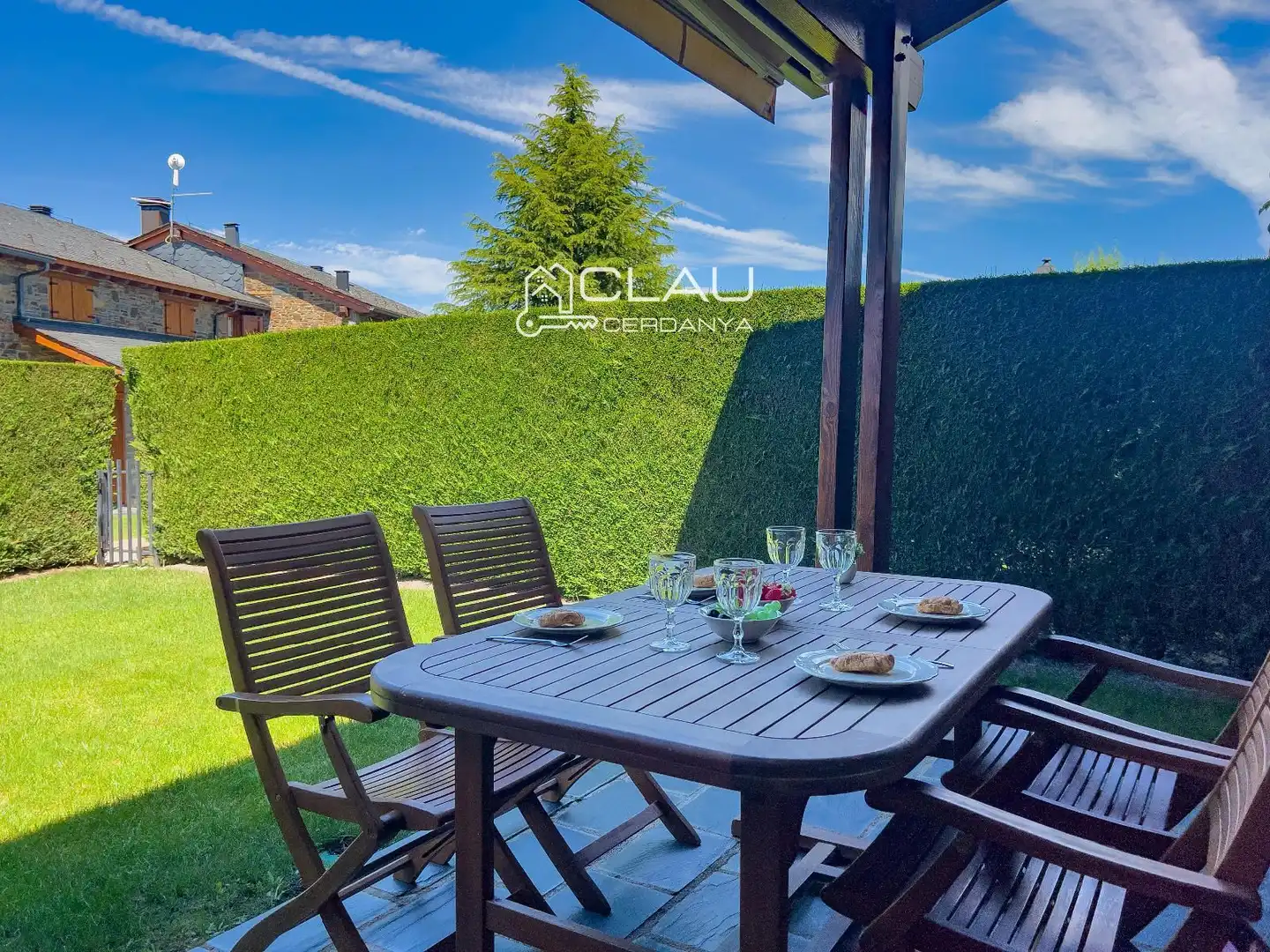 Terrasse von Einfamilien-Reihenhaus zur Miete in Palau - de - Cerdagne mit Heizung, Privatgarten und Parkett